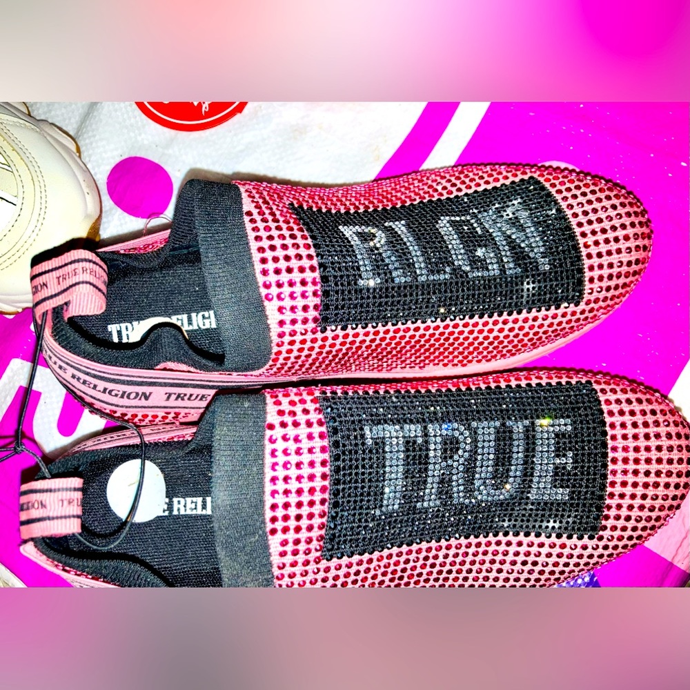 UNWORN pink bedazzled true religion shoes!☺️GREAT GIFT!